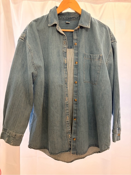 Old Navy Tops - Old Navy Women’s Light Blue Denim Button-Down Shirt M NWT